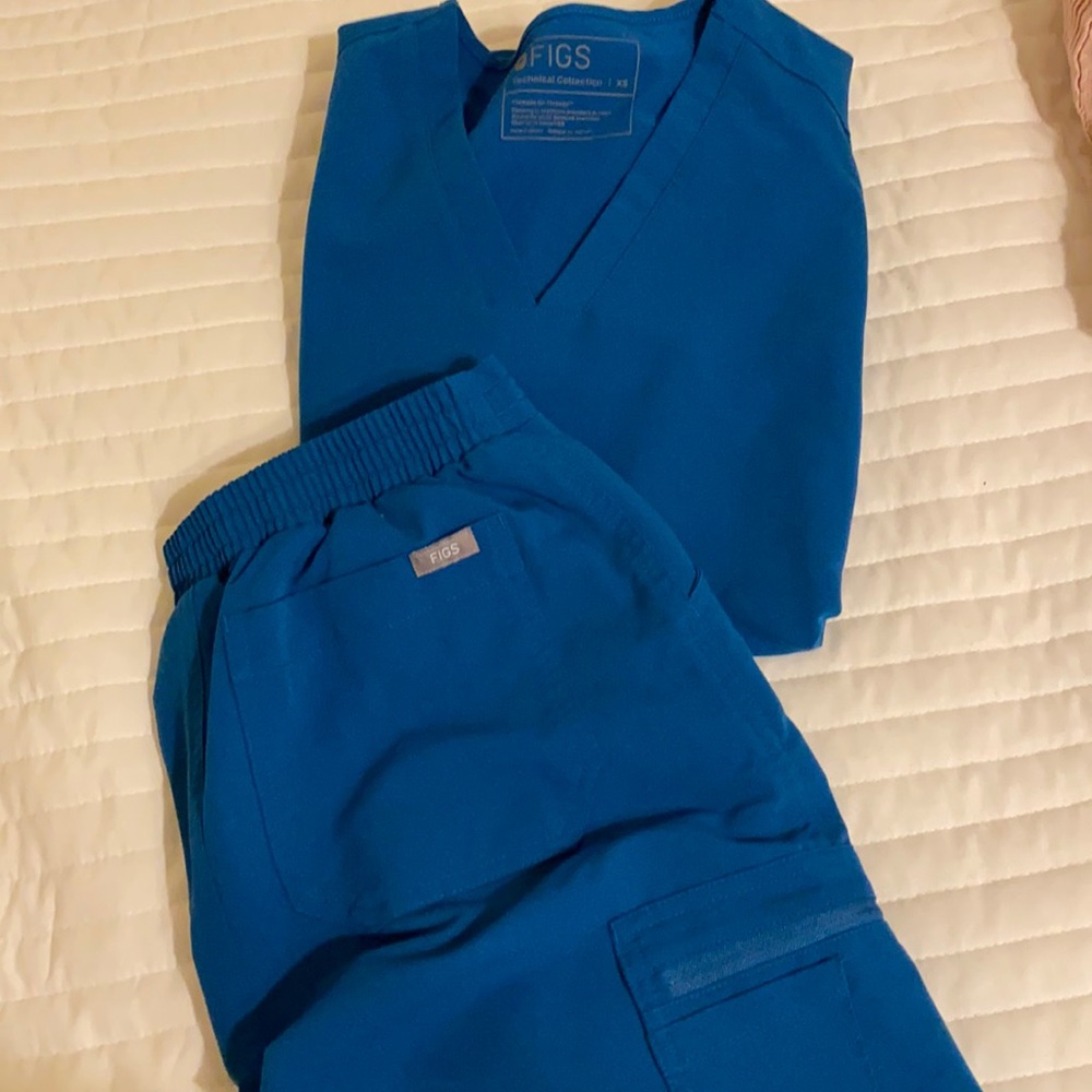 Women’s Figs scrub set
